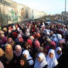 الالاف يتوافدون للاقصى لأداء صلاة الجمعة الثانية من رمضان