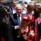 رئيس الاتحاد الدولي لكرة القدم يفتتح ملعب كرة قدم في دوار القرع قرب رام الله