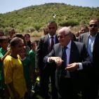 رئيس الاتحاد الدولي لكرة القدم يفتتح ملعب كرة قدم في دوار القرع قرب رام الله