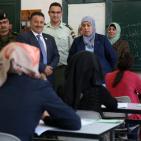 د. ليلى غنام ورئيس بلدية بيتونيا يتفقدون طلاب التوجيهي في بيتونيا