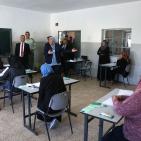 د. ليلى غنام ورئيس بلدية بيتونيا يتفقدون طلاب التوجيهي في بيتونيا