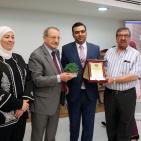 بلدية البيرة تكرم شركائها في مشروع تخضير البيرة