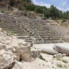 المدرج الروماني في سبسطية.. موقعٌ أثري يسعى الاحتلال لطمس حضارته