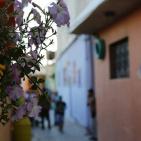 غزيون يلونون منازلهم بألوان حيوية مع بدء رمضان