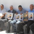 بالصور: وقفة تضامنية مع الأسير خضر عدنان بالخليل