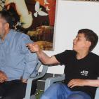 بعد رحلة علاج في ألمانيا.. الناجي الوحيد من المجزرة يعود