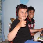 بعد رحلة علاج في ألمانيا.. الناجي الوحيد من المجزرة يعود