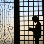 اطفال يقرأون القران في مسجد تميم الداري في رام الله‎
