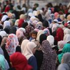 الآلاف يزحفون صوب القدس لأداء صلاة الجمعة الثانية من رمضان عبر حاجز قلنديا