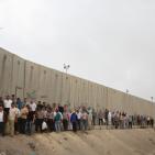 الآلاف يزحفون صوب القدس لأداء صلاة الجمعة الثانية من رمضان عبر حاجز قلنديا