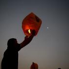 افطار امام سجن عوفر الاحتلالي بالماء والتمر اسنادا للاسرى المضربين عن الطعام