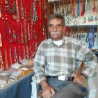 أبو تاج... خمسة عقود في مترين