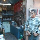 أبو تاج... خمسة عقود في مترين