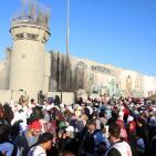 بالصور: حاجز قلنديا صباح الجمعة الأخيرة من شهر رمضان