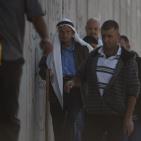 آلاف المصلين يتوافدون للأقصى لإحياء ليلة القدر عبر حاجز قلنديا