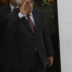 الرئيس يؤدي صلاة العيد ويضع الزهور على قبر الشهيد عرفات