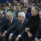 الرئيس يؤدي صلاة العيد ويضع الزهور على قبر الشهيد عرفات