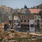 الاحتلال يهدم بنايتين في مستوطنة