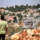 الاحتلال يهدم بنايتين في مستوطنة