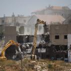 الاحتلال يهدم بنايتين في مستوطنة