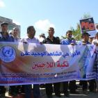 الأكبر منذ 67 عاما.. أكثر من 10 الاف موظف في الاونروا يحتجون على سياستها