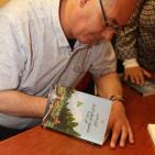 الروائي أنور حامد في ضيافة محمود درويش