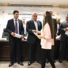 توزيع مكرمة الرئيس على أوائل طلبة الثانوية العامة في نابلس