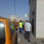 سائقو المركبات العمومية ينظمون وقفة احتجاجية في الخليل