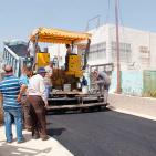 بلدية الخليل تُعبد شارع حيوي في قُب الجانب بعد تأهيله