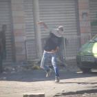 مواجهات بين قوات الإحتلال وشبان في مخيم قلنديا شمال القدس