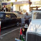 المركبات القديمة في سوق الحرجة في رام  الله