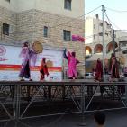 فرقة الهدف للدبكة  الشعبية و فرقة كنعان للتراث والفنون الشعبية في سوق الحرجة رام الله