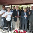 فاروق القدومي وسلمان الهرفي يضعون اكاليل الزهور على اضرحة شهداء حمام الشط بتونس