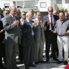 فاروق القدومي وسلمان الهرفي يضعون اكاليل الزهور على اضرحة شهداء حمام الشط بتونس