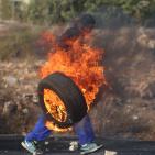 بالصور: مواجهات مستمرة منذ الصباح حتى اللحظة في حي البالوع - البيرة