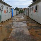 بالصور.. كرفانات الايواء بغزة في مهب الريح