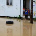 بالصور.. كرفانات الايواء بغزة في مهب الريح