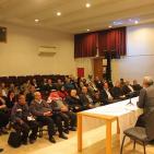 معرض رجلين طوال في مركز السلام بيت لحم‎