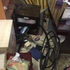 الاحتلال يغلق إذاعة الخليل ويصادر محتوياتها