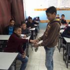 بالصور: طلاب يتبرعون بمصروفهم اليومي للإفراج عن زميلهم الأسير