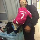 هل اهدى رونالدو الطفل دوابشة قميص ريال مدريد؟