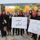 الخليل: النساء ينظمن وقفة 