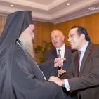 المطران عطا الله حنا خلال زيارته مؤتمر عن القدس في مدينة القاهرة