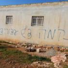 عائلة تنجو من هجوم مستوطنين بقنابل الغاز على منزلها