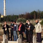 المئات يشيعون والدة الأسير ابراهيم بيادسة