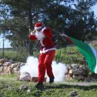 الاحتلال يقمع مسيرة بابا نويل في بلعين