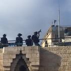 القدس: قمع أطول سلسلة بشرية لاستعادة جثامين الشهداء.