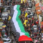 ايقاد شعلة الانطلاقة ال 51  وسط مدينة قلقيلية