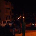 صور: عائلة تنجو من هجوم للمستوطنين شرق نابلس