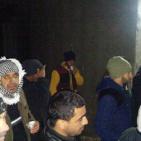 صور: عائلة تنجو من هجوم للمستوطنين شرق نابلس